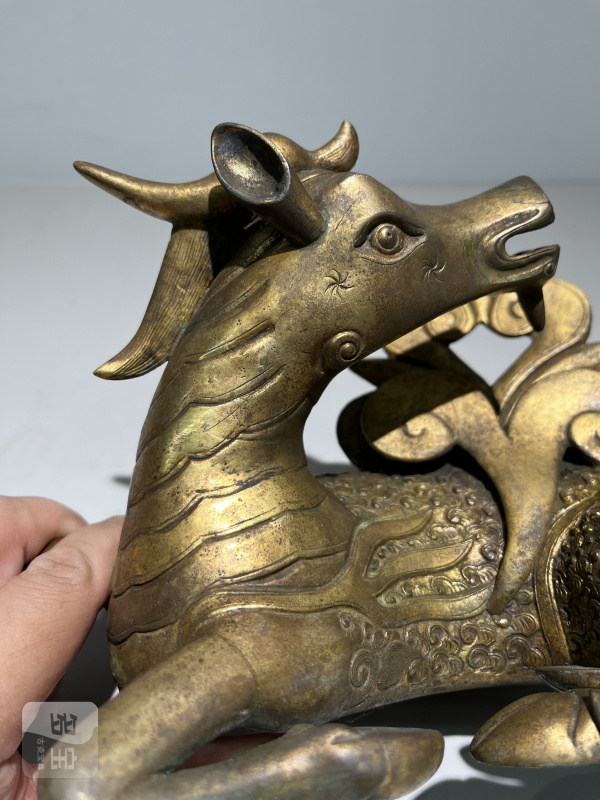清 铜鎏金犀牛望月镜架 - 图3